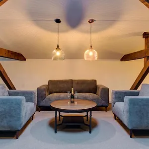 4* Apartahotel Upstairs Boutique