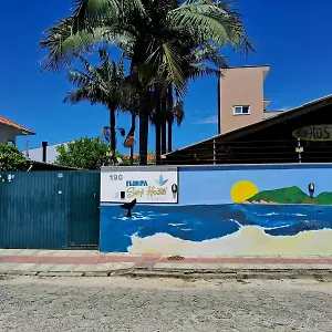 https://floripa-surf-hostel.santa-catarina-brasil.com